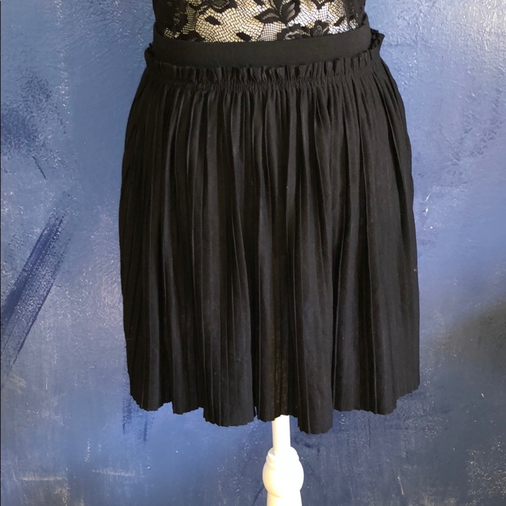 Free Hug Skirt(NWT)
